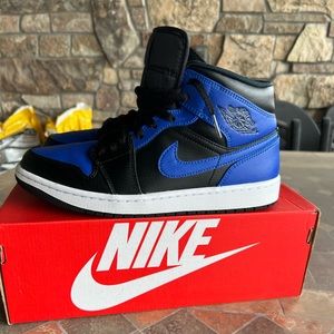 Air Jordan 1 Mid Black Hyper Royal